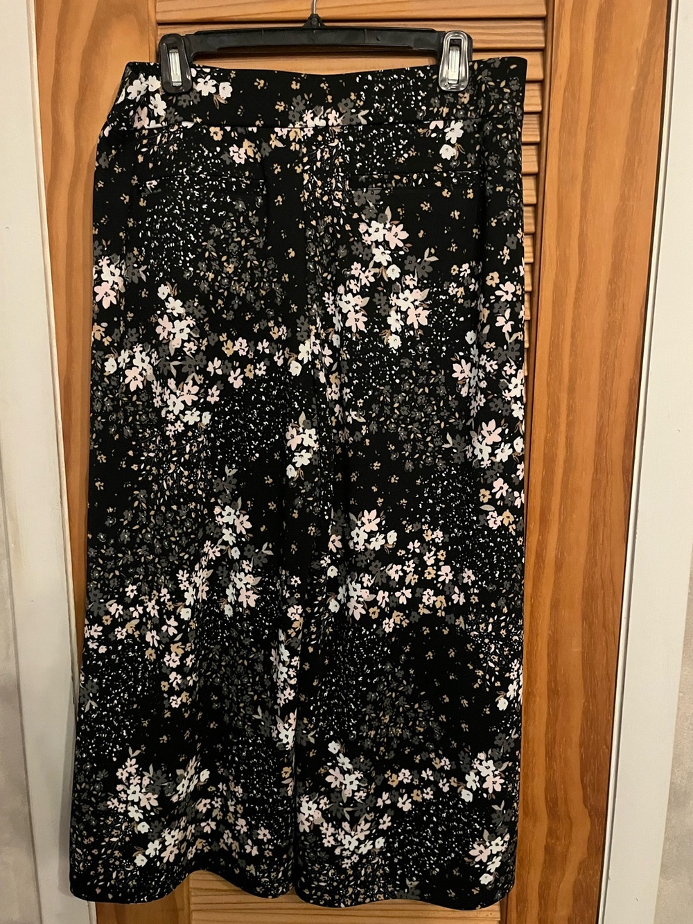 Isaac Mizrahi Black Cropped Wide Leg Pants with Pink and White Floral Print